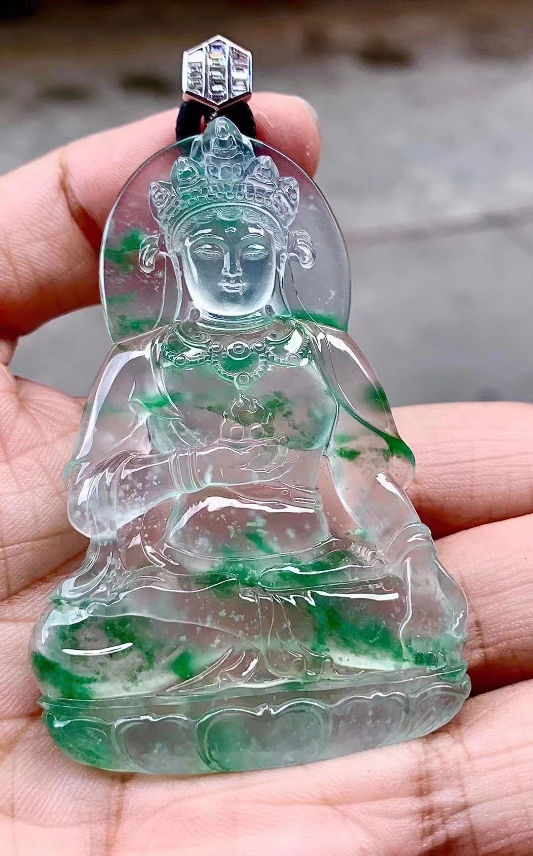 翡翠如何购买？学好这三招，买翡翠不掉坑里!