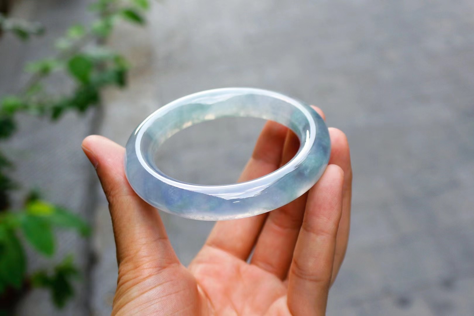 怎样挑选翡翠手镯呢？看完这篇文章教会你！