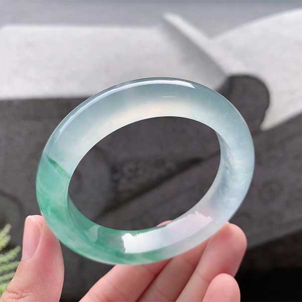 如何购买翡翠，哪些不能买，读了下面这篇文章你就知道！