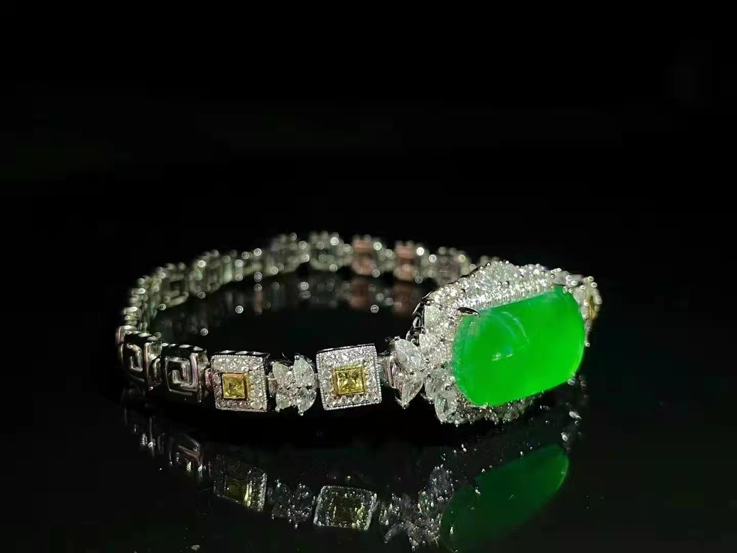 翡翠饰品如何保养?