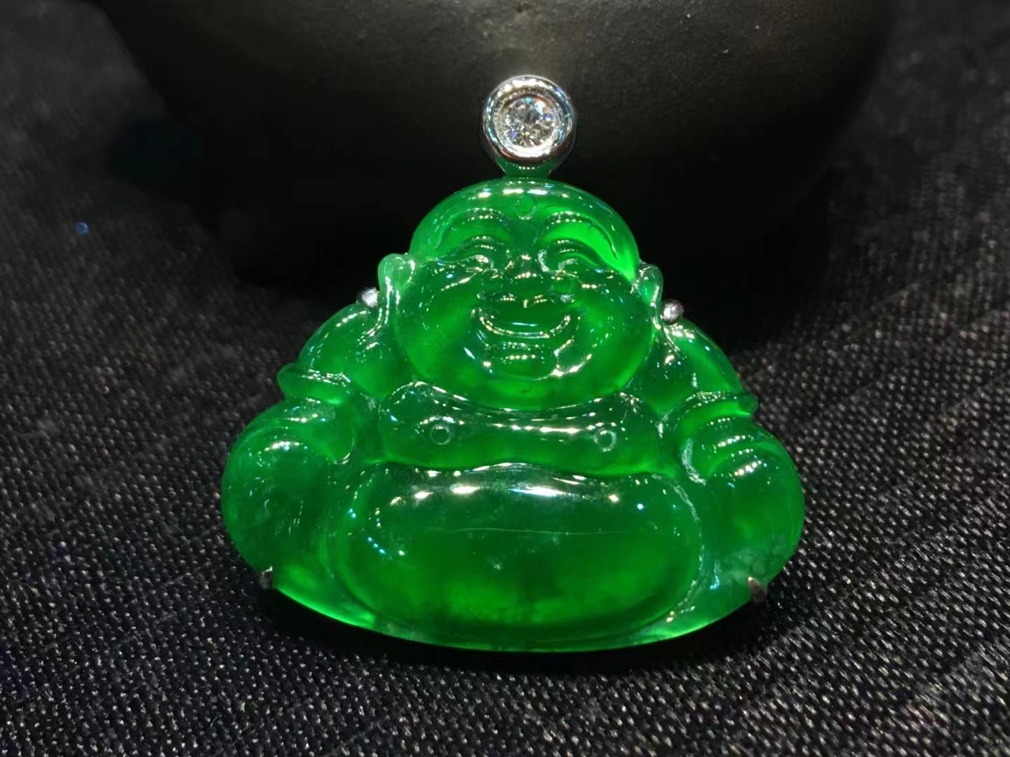 三个鉴定真假翡翠的方法