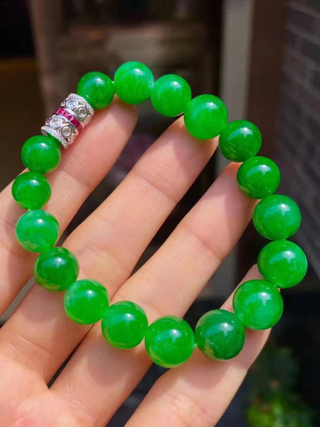 保养翡翠手链的技巧