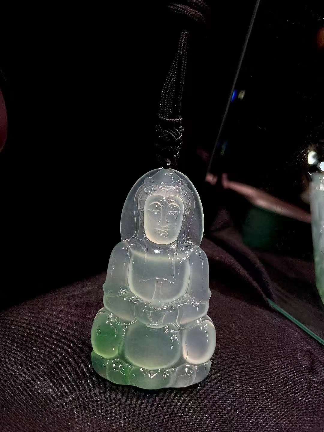 如何挑选翡翠观音