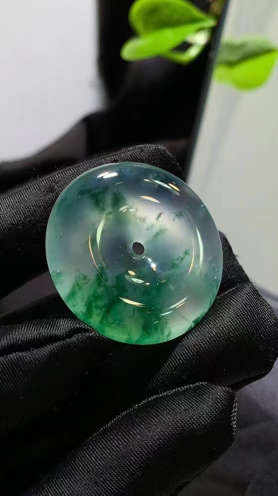 翡翠中带有平安喜乐的首饰