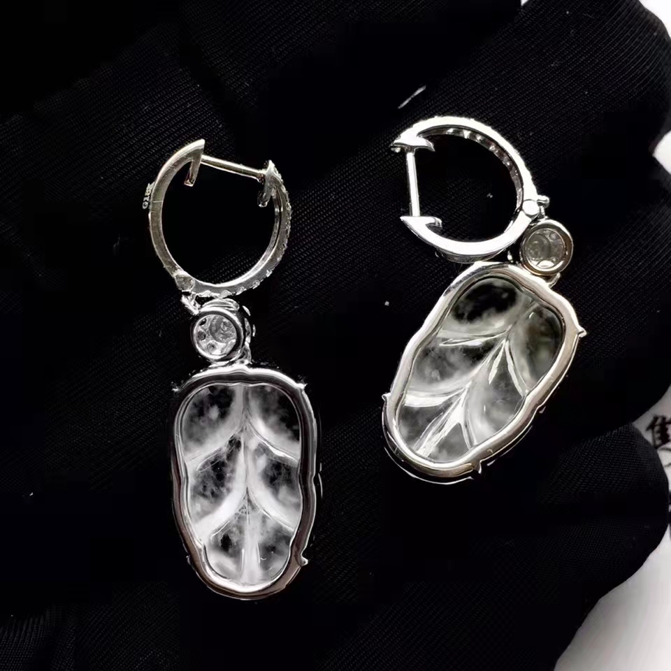 该如何挑选翡翠耳坠？