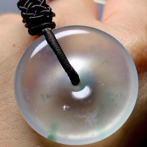 精品翡翠平安扣子，高冰种，透。尺寸：29.8-6.6mm，12g，中五价