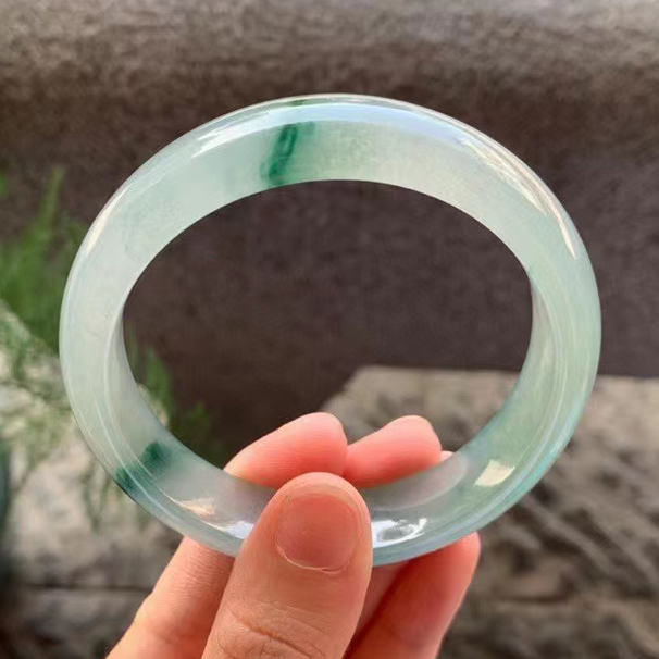 冰种飘花翡翠正圈手镯  圈口：57-13.8-7.3 打灯微微纹，超透，种很老