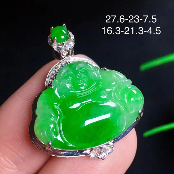 满绿翡翠佛公吊坠，经典大方，18k金伴钻，配送银链，无纹裂。 9900
