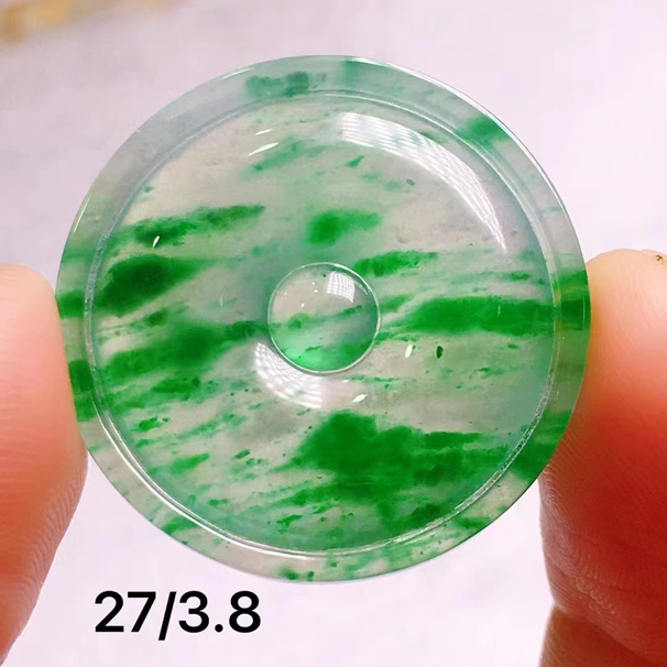 冰种翡翠飘绿花绿扣[爱心] 中万，喜询~