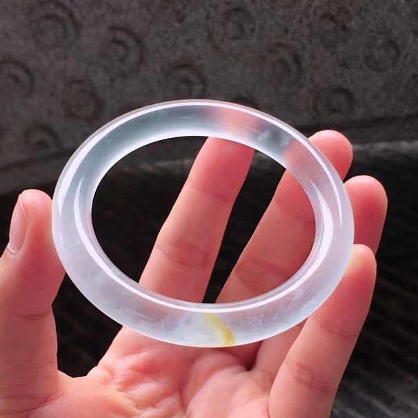 冰玻种荧光盈盈，玻璃种翡翠手镯， 圆条：54.5-9.5-9.5 仙气枭枭。性价比超高！ 百万级别