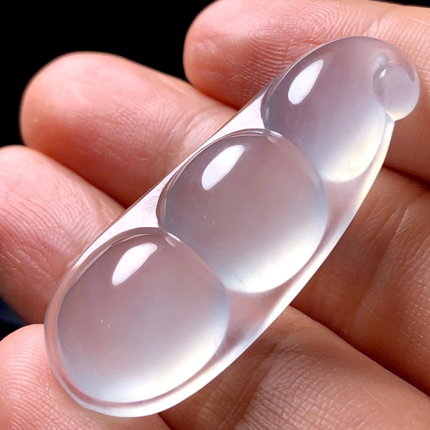 饱满精品豆子， 尺寸：45-17.5-10.5mm， 重量：11.75g， 中五价