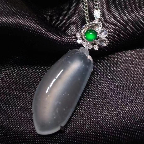 高冰种翡翠木纳福瓜 两万多