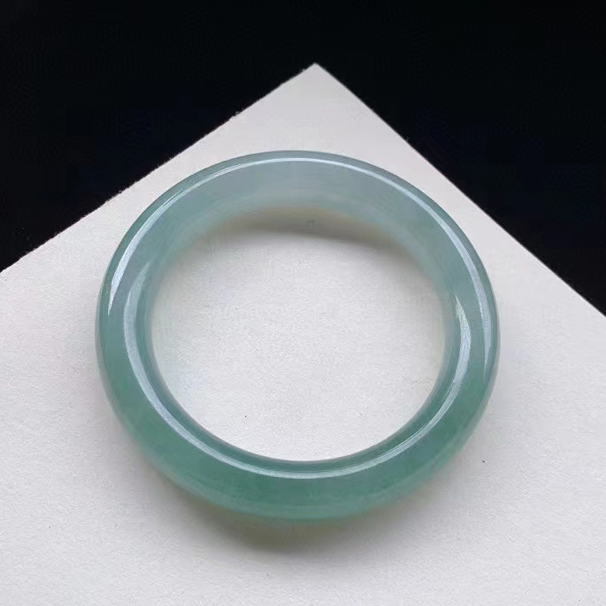 冰种油绿圆条手镯 圈口：54.6-11.4 特价：6.68万