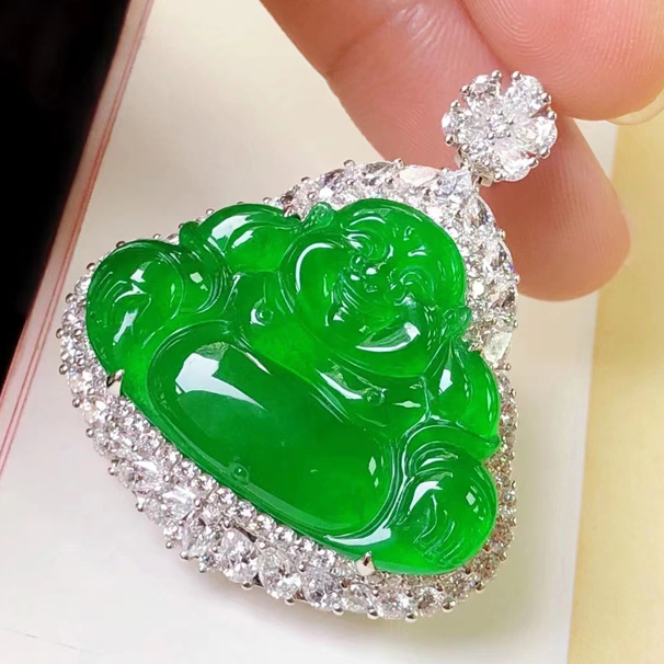 18k金镶翡翠吊坠，满绿佛公，色正起光 整体尺寸:40.6*34.3*12.3mm，石尺寸:22.0*31.0mm，喜询，六位数