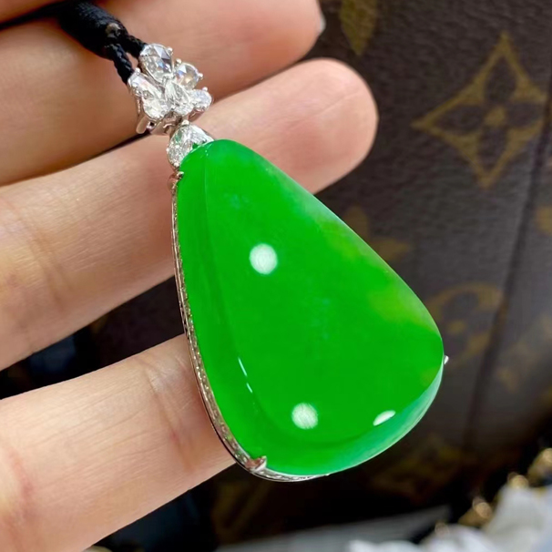 推荐一枚我很爱的牌子 阳绿厚装无事牌 这个很值得推荐 颜色纯度都很不错[愉快