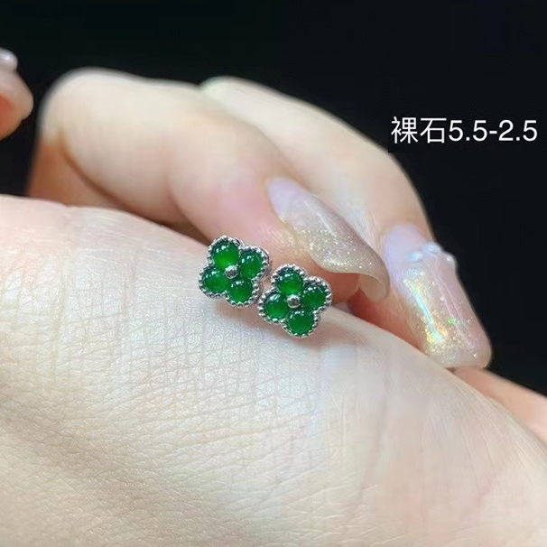 冰绿耳钉 种色甜美 结缘价：3200  性价比 推荐