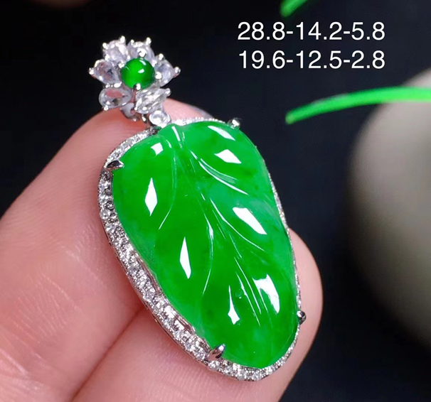 满绿翡翠叶子吊坠，经典大方，18k金伴钻，送银链，无纹裂