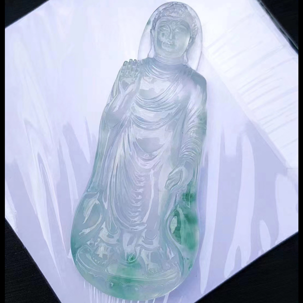 翡翠大日如来 尺寸71*30.5*7mm，超高性价比。 收藏佳品，附收藏证书。