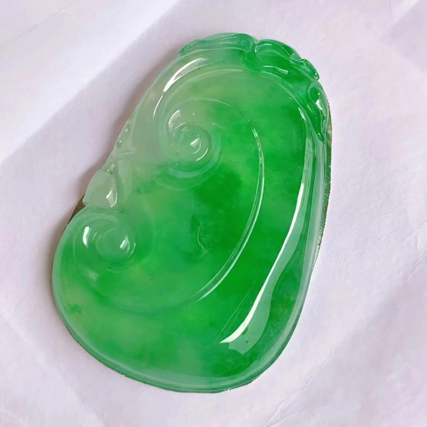 翡翠如意，尺寸47.5*27.6*5.6mm，喜询