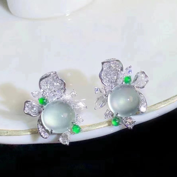 白冰翡翠蝶恋花耳钉 这大概是珠宝诠释夏天最好的表达了吧[哇] 整体17.5-14.8-6.5裸石7.6-4.5
