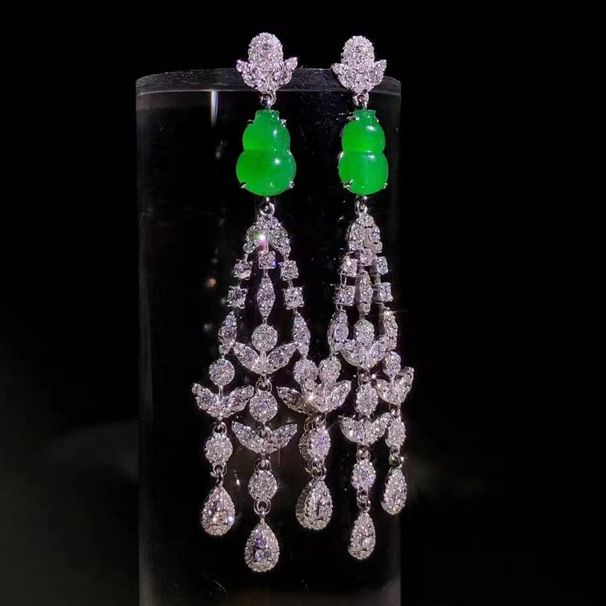 一对轻奢翡翠耳坠 爱自己的女生会发光