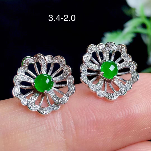 满绿蛋面耳钉，经典大方，18k金伴钻，无纹裂 3280