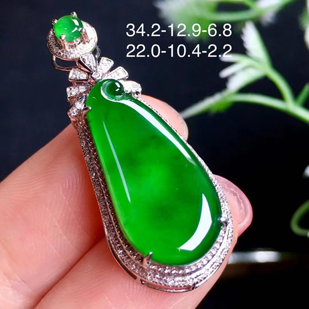 满绿福瓜吊坠，经典大方，18k金伴钻，送银链，无纹裂。11800