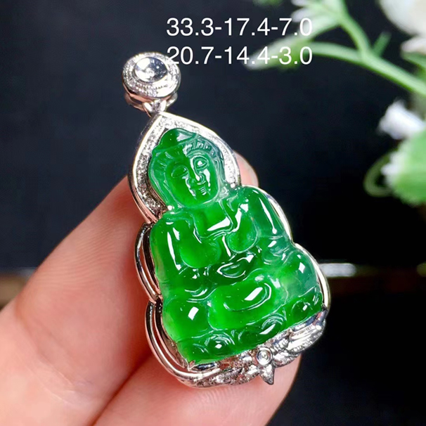 满绿观音吊坠，经典大方，18k金伴钻，配送银链，无裂纹。 12800