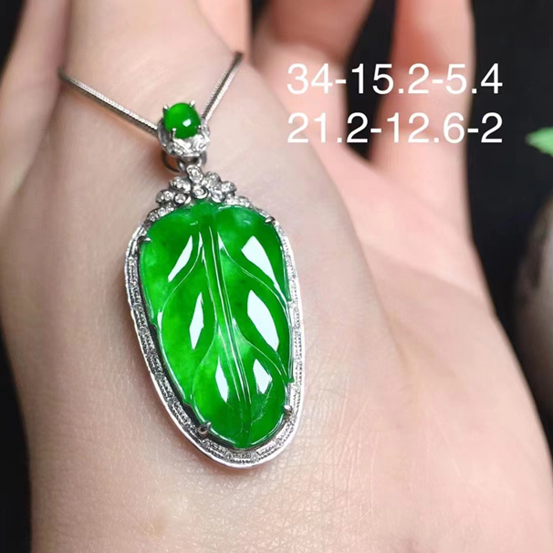 天然翡翠满绿叶子吊坠，经典大方，18k金伴钻，配送银链~批发价：10800