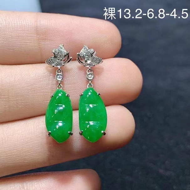 满绿翡翠豆子耳坠   颜色浓郁均匀  形状饱满 上耳更好看 18k金镶嵌 结缘价：8800