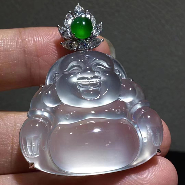 玻璃种翡翠佛公吊坠🤍 简洁的款式却能凸显品质的高贵 裸石：29-33.5-7mm 小六价