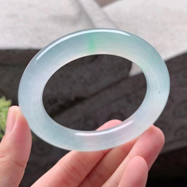 【翡翠手镯】冰种飘淡绿圆条翡翠手镯 【圈口】54.5/11/11mm