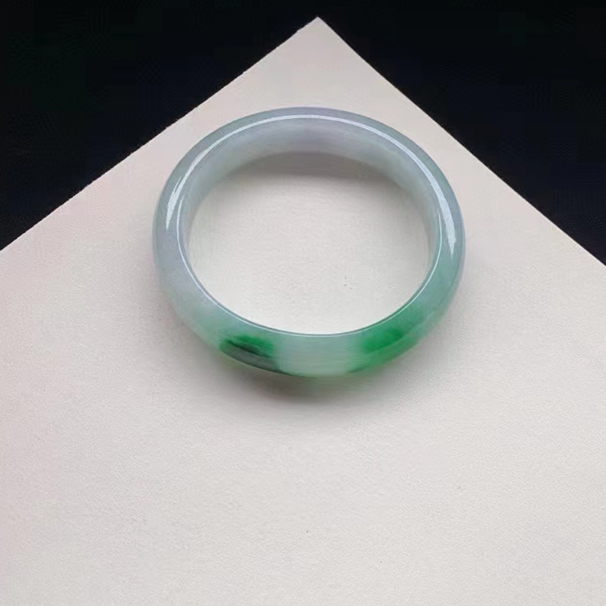 【辣阳绿贵妃手镯】 价格：4.28万 圈口  54.2-48.7-12.6-7.3