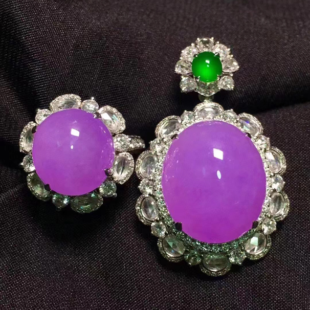 帝王紫翡翠蛋面套装 吊坠裸石：19*16*12mm 戒指裸石：13*12.5*7.5mm 小六价