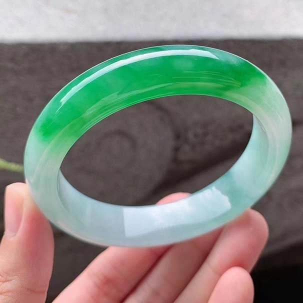 【手镯】辣绿色翡翠手镯正圈 【圈口】58.7/13.7/8.8mm