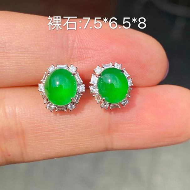 冰绿翡翠蛋面耳钉 种老起光的两个灯泡 超值价29800