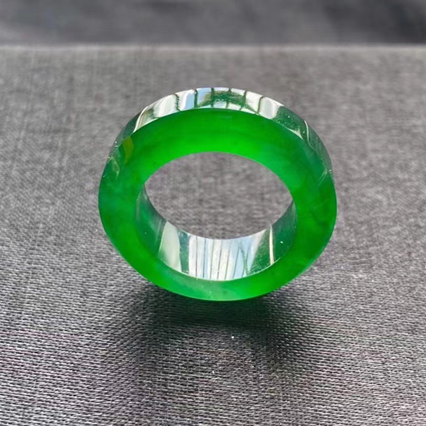 翡翠满绿指环 11圈口 合适的来[勾引][勾引]