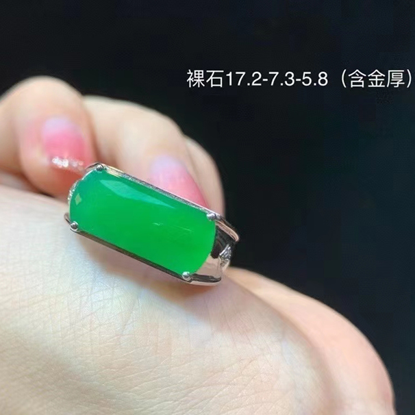 冰绿翡翠马鞍戒指  种好色好  性价比不错 批发价：26800