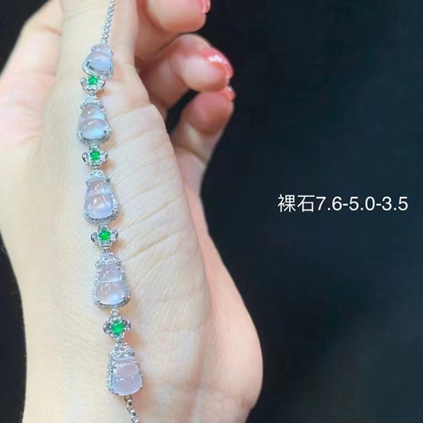 高冰翡翠葫芦手链  五个葫芦都起光了 批发价：8800