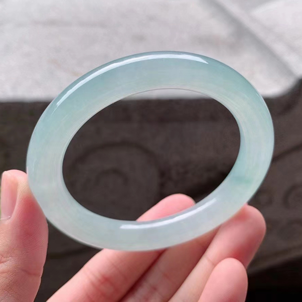 【手镯】晴底色翡翠圆条 【圈口】53.8/9.5/9.3mm