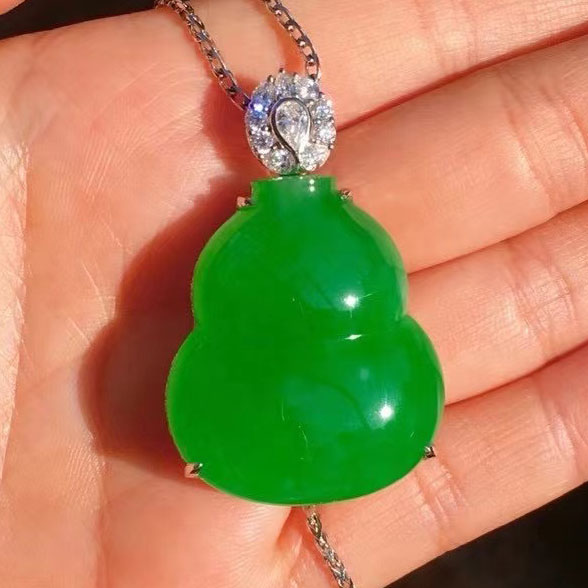 翡翠收藏级大葫芦  色匀 水头很足  喜询