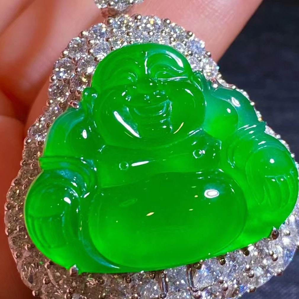 翡翠种色俱佳的坐佛 颜色很正，厚度感人 小六价