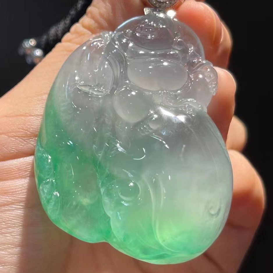 翡翠胶感木那绿布袋佛  裸石：51.4 35 11.5mm 中六价 喜询