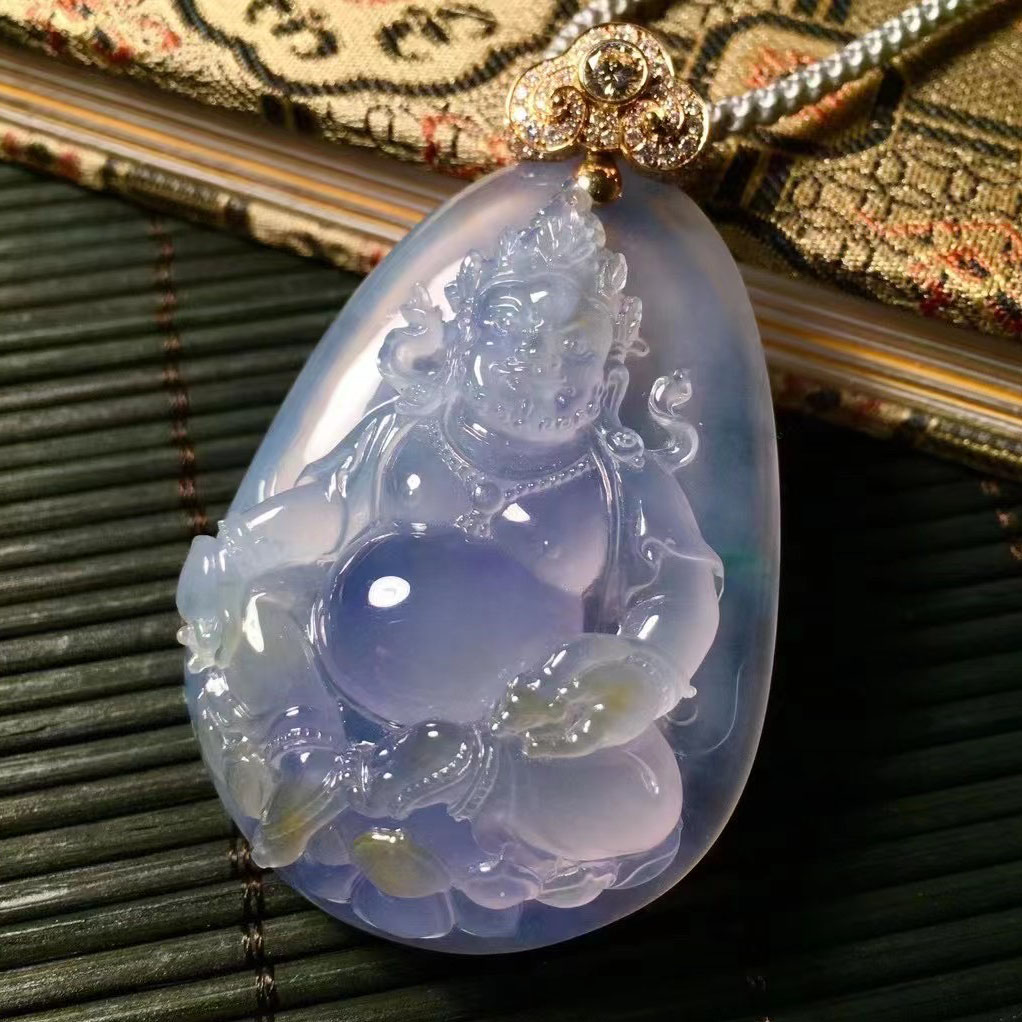 祥瑞之福·紫气东来 诸财神之首《黄财神》  珍藏级 赏心悦目的品质，黄金翡与紫罗兰的完美近融合，两公分的厚度，招财进宝，完美孤品，尺寸（含扣头）：60.8×37×15.3