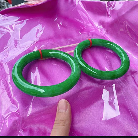 翡翠满圈辣绿圆条，色泽鲜辣，小七价