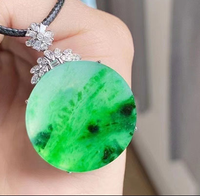 翡翠 #写实山水画 大自然的鬼斧神工真的让人惊叹，这个完全就是一副写实的山水画嘛，画面感太强太震撼了！独一无二！！！ 55000