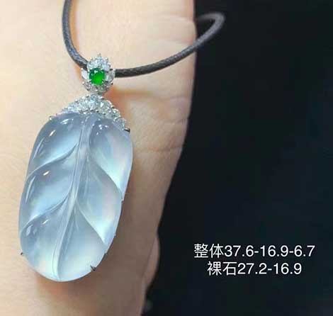 翡翠 高冰荧树叶 我心中的白月光叶子，这个我真的极力推荐，这个光感太让人着迷了，种水真的是灵魂呀 19800