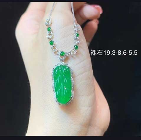 翡翠 冰阳绿树叶锁骨链  这套太高级了，上身很好看，叶子品质也很好，喜欢小价位精品的这种可以，显大气。 11800