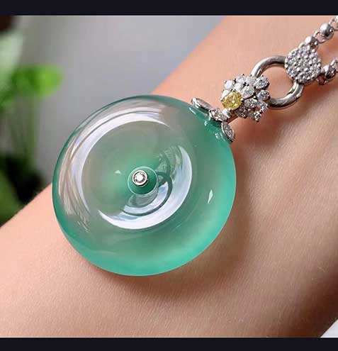 翡翠种水十足的平安扣 尺寸37.5*27.6*7mm，喜询