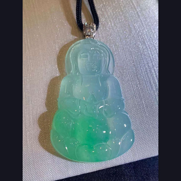 翡翠观音，品相佳，种色佳 放漏价五位数，推荐